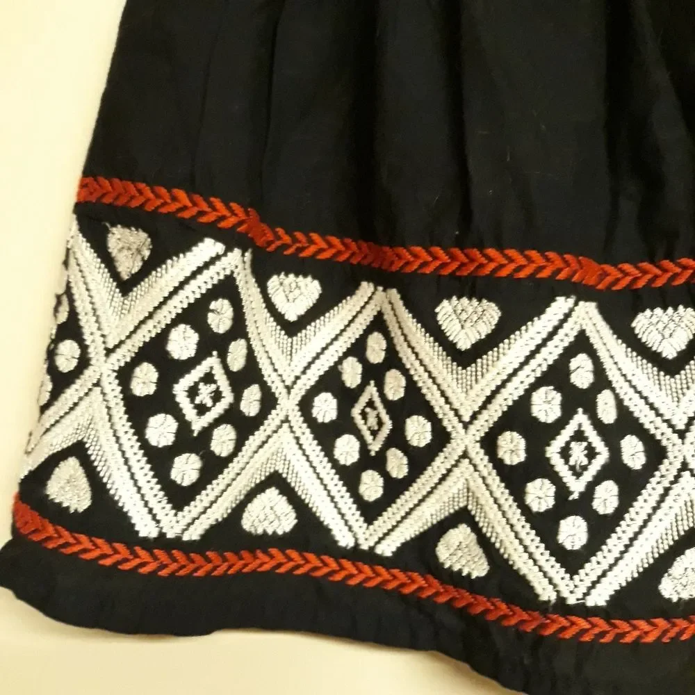 Forever 21 black embroidered tribal skirt sz XS